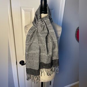 Cejon Made In Italy Black White Scarf